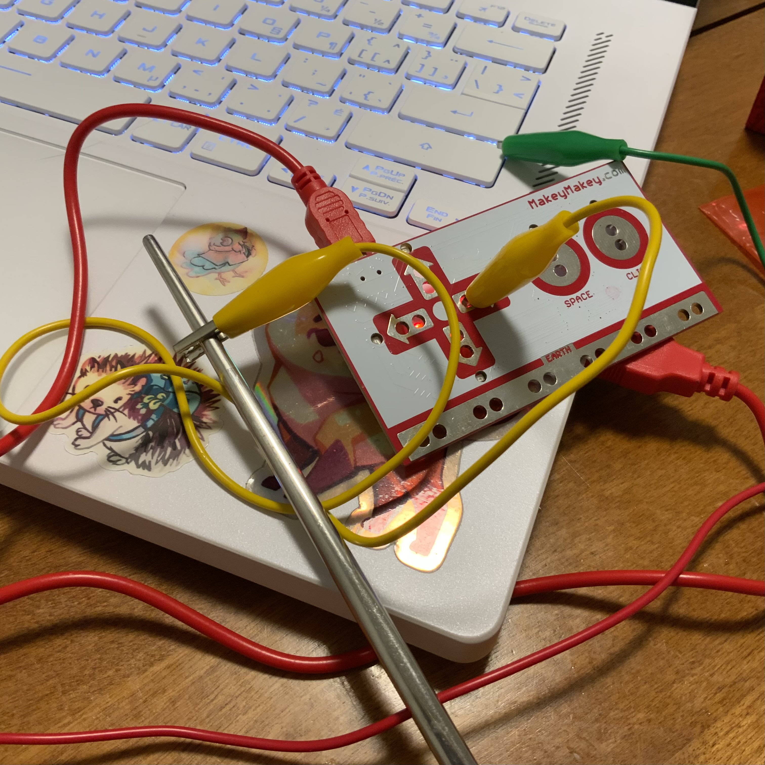 Hooking up a conductive chopstick